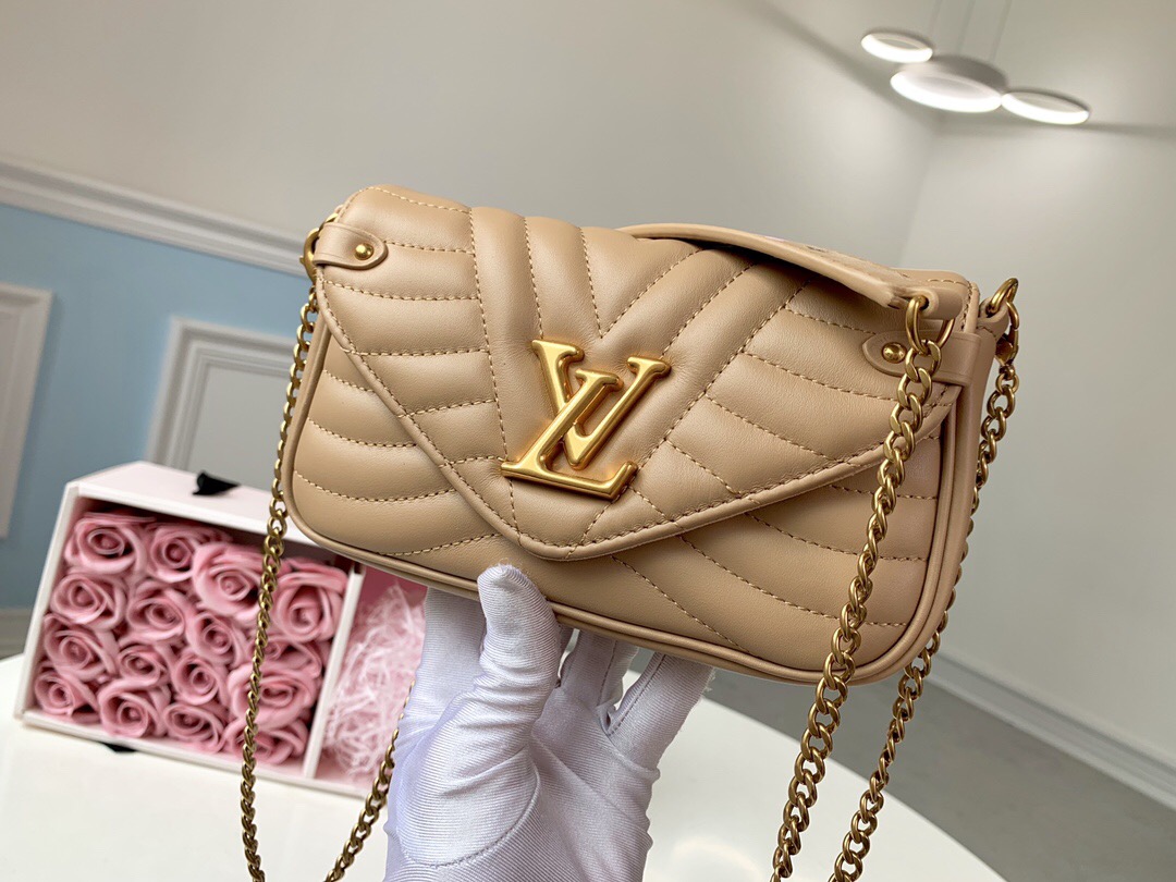 L0vis Vvtt0n NEW WAVE CHAIN POCHETTE M68479 18CM