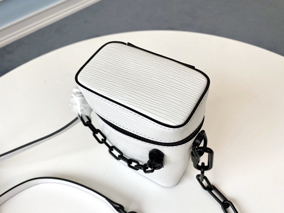 LV Mini chain bucket bag