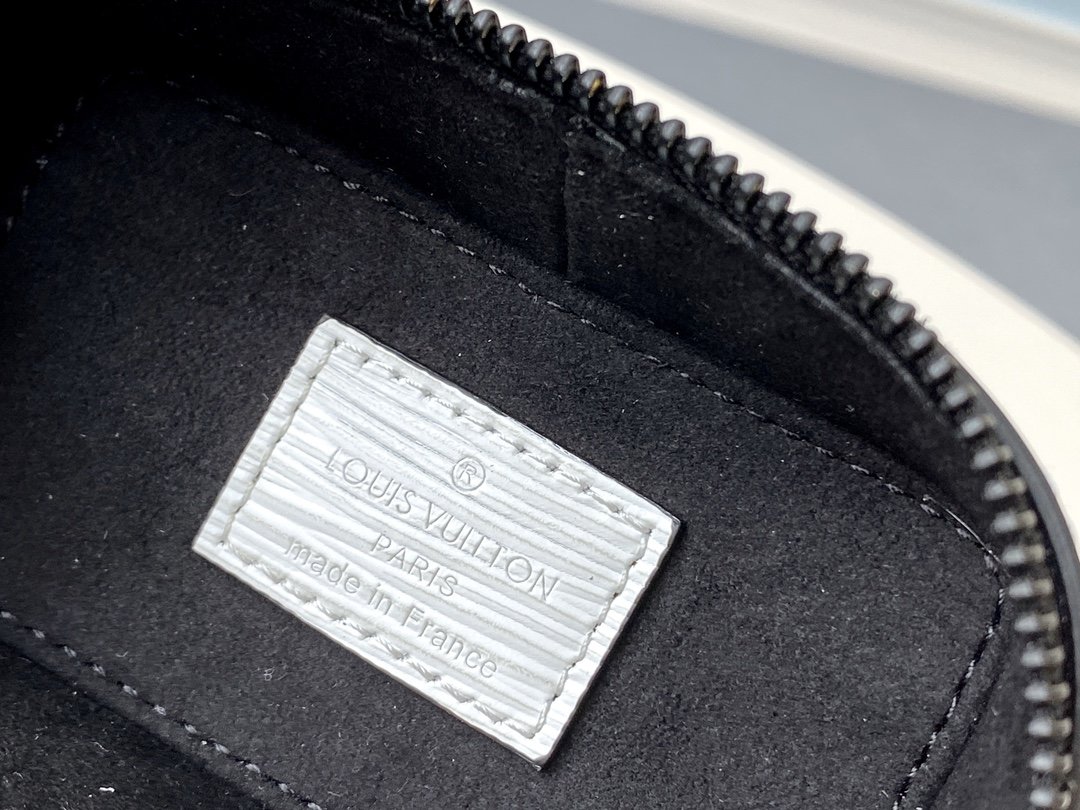 LV Mini chain bucket bag