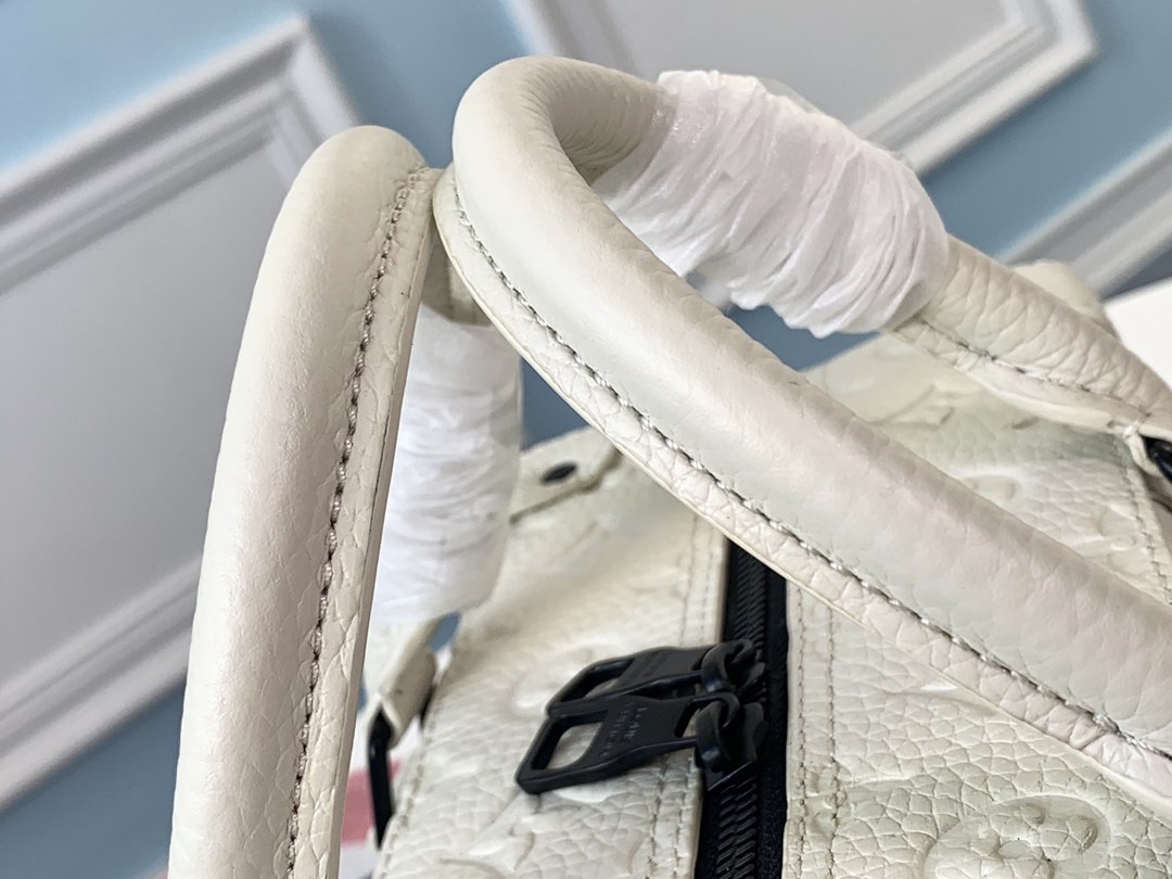 LV M44483 White full leather Runway bags