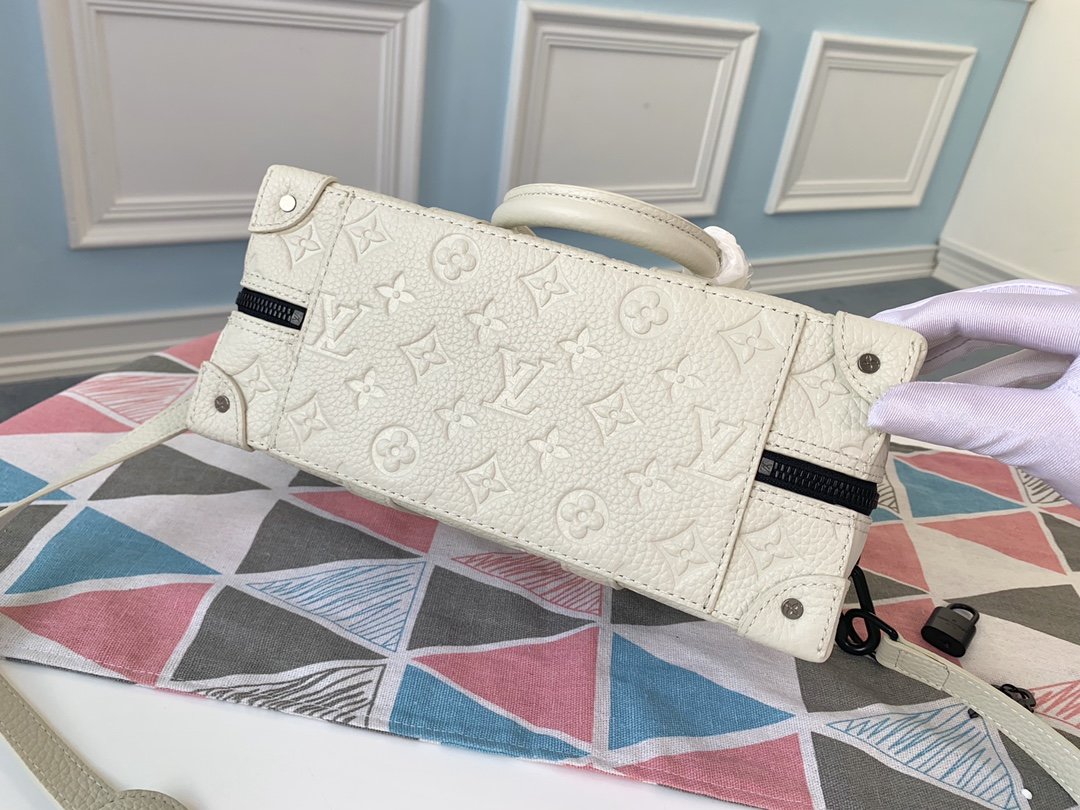 LV M44483 White full leather Runway bags