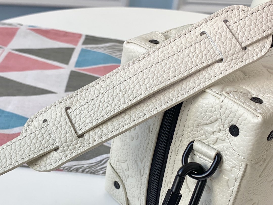 LV M44483 White full leather Runway bags