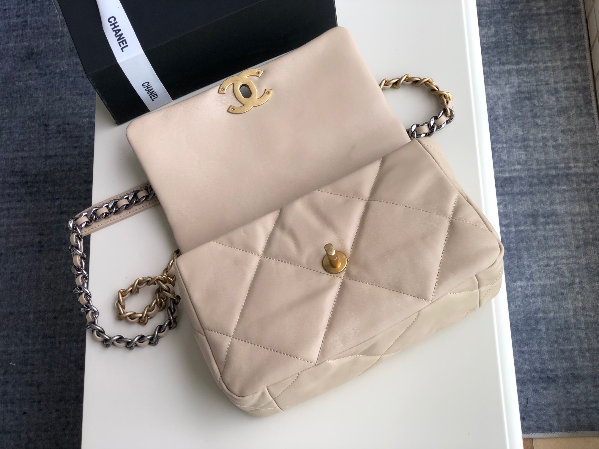 Ch**el 2019 New bags 26cm