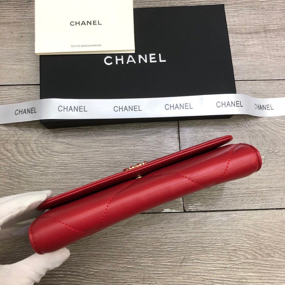 Ch**el Wallet Red
