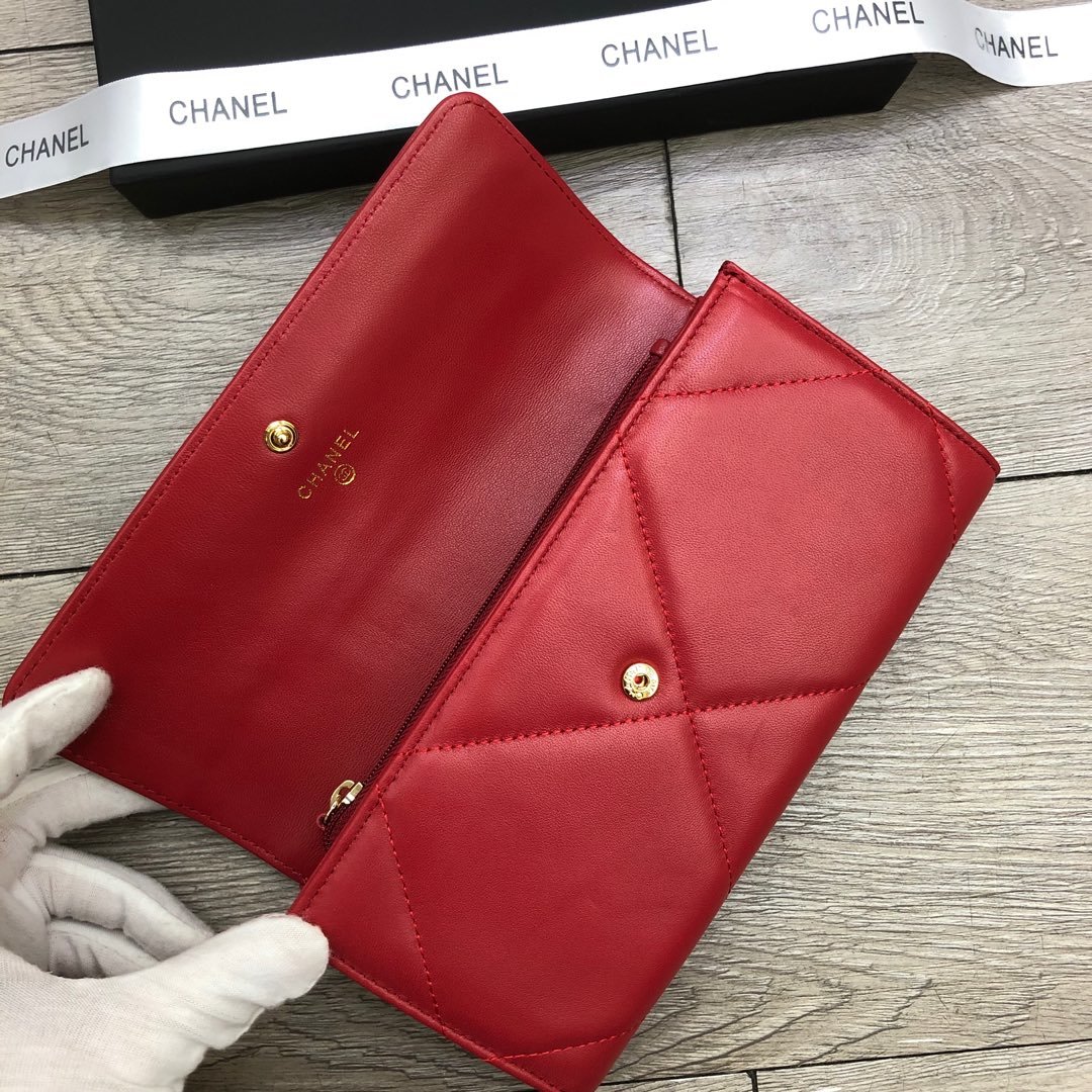 Ch**el Wallet Red
