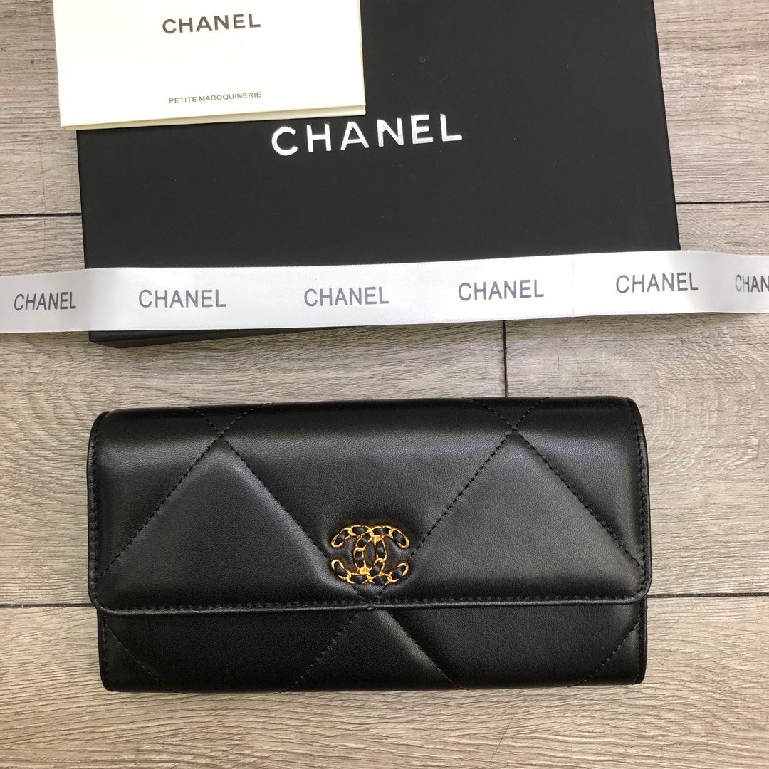 Ch**el Wallet Black