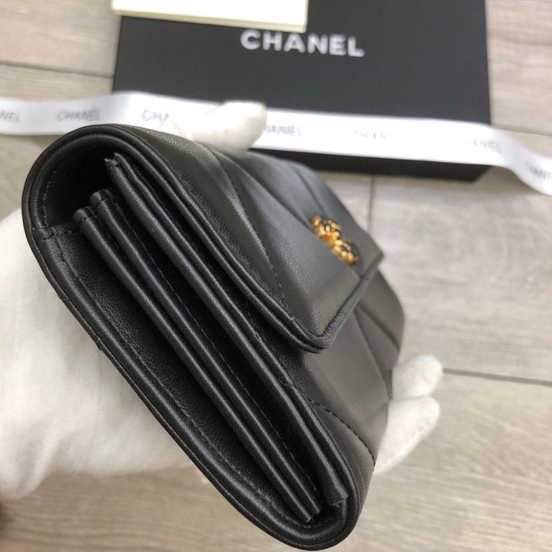 Ch**el Wallet Black