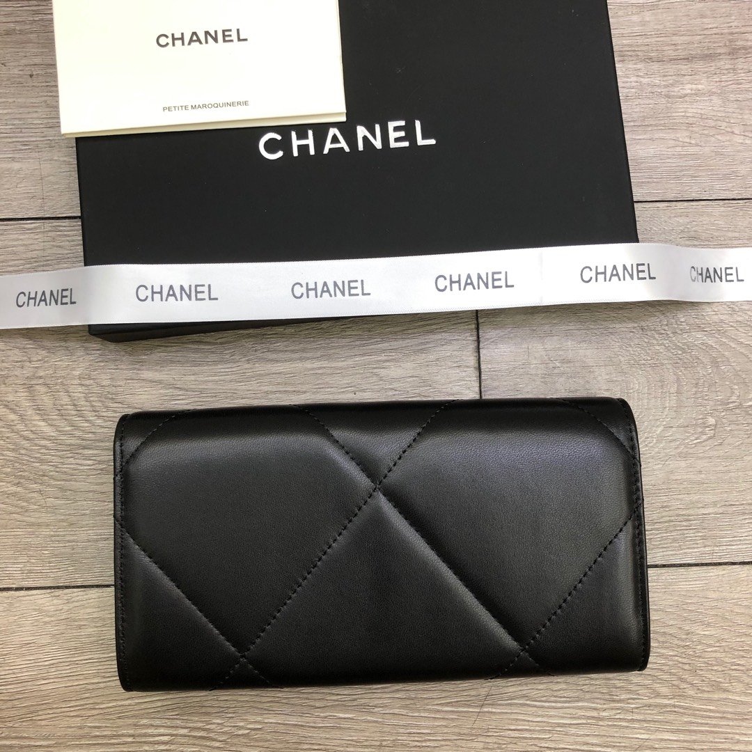 Ch**el Wallet Black