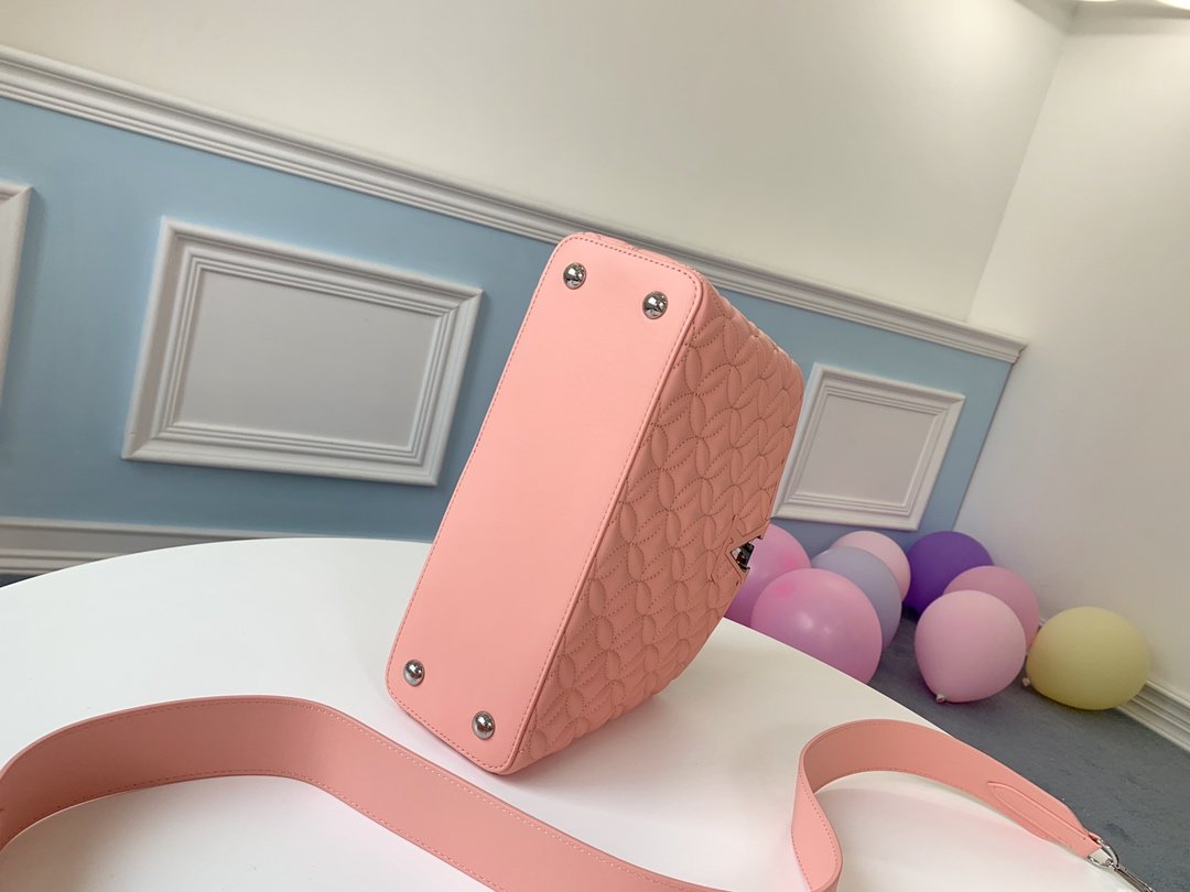 LV Capucines handbag M55534 31CM