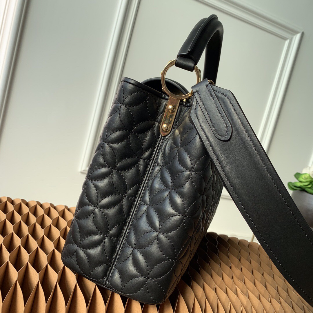 LV Capucines Monogram handbag 31CM Black