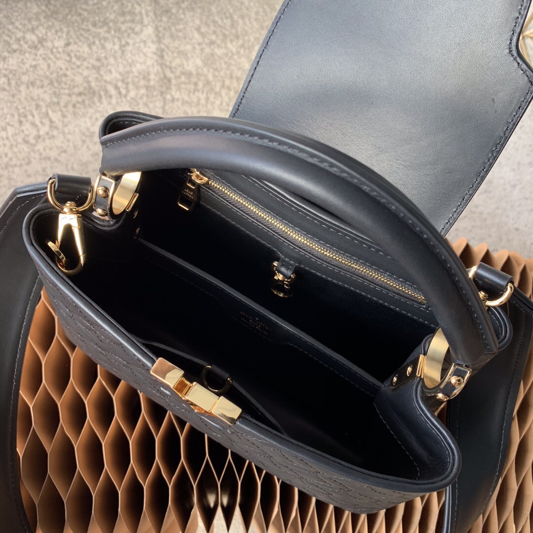 LV Capucines Monogram handbag 27CM Black
