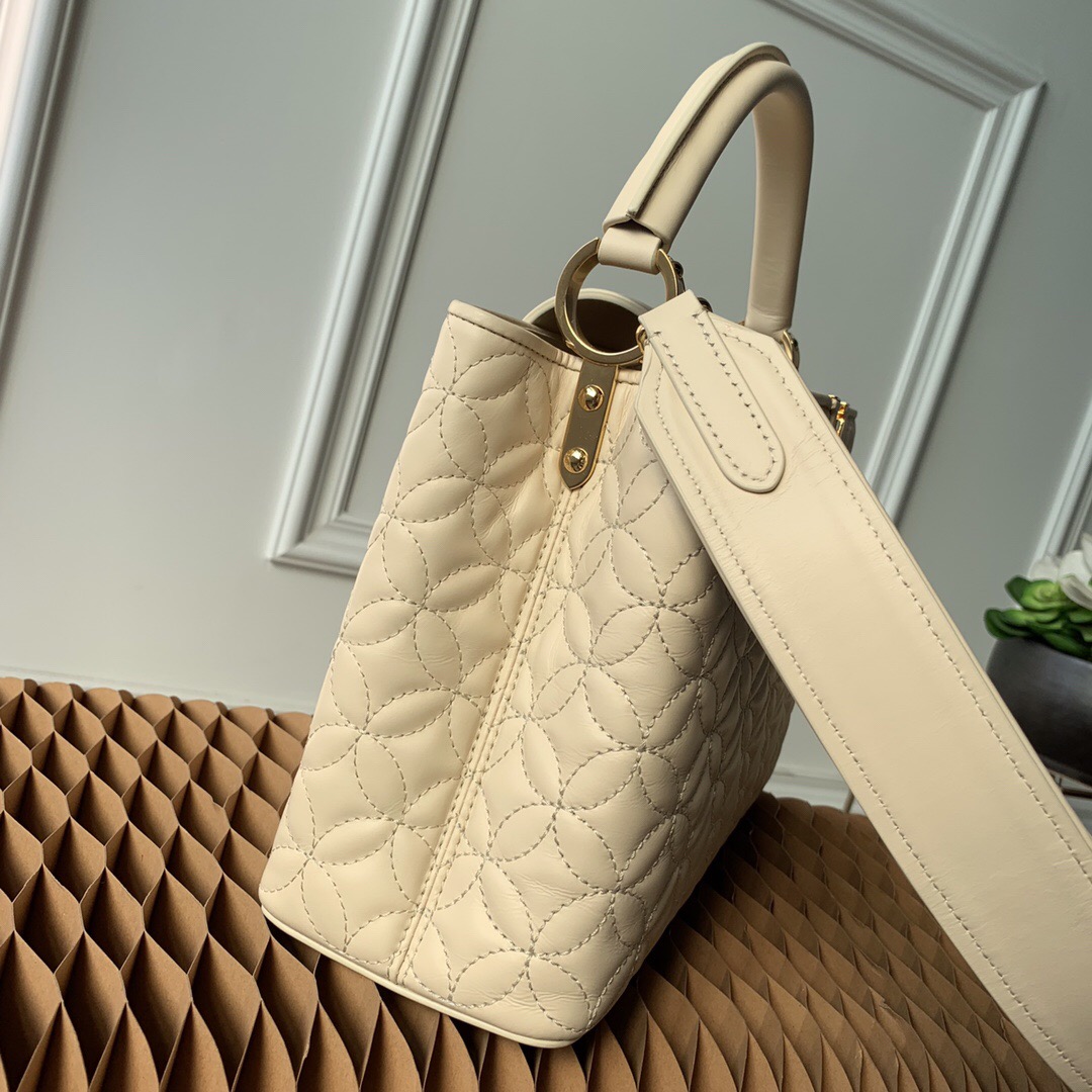 LV Capucines Monogram handbag 31CM