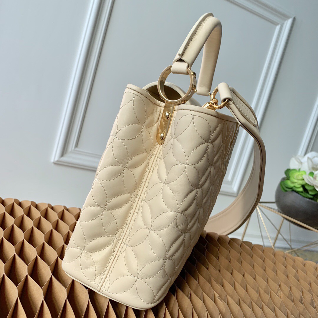 LV Capucines Monogram handbag 27CM