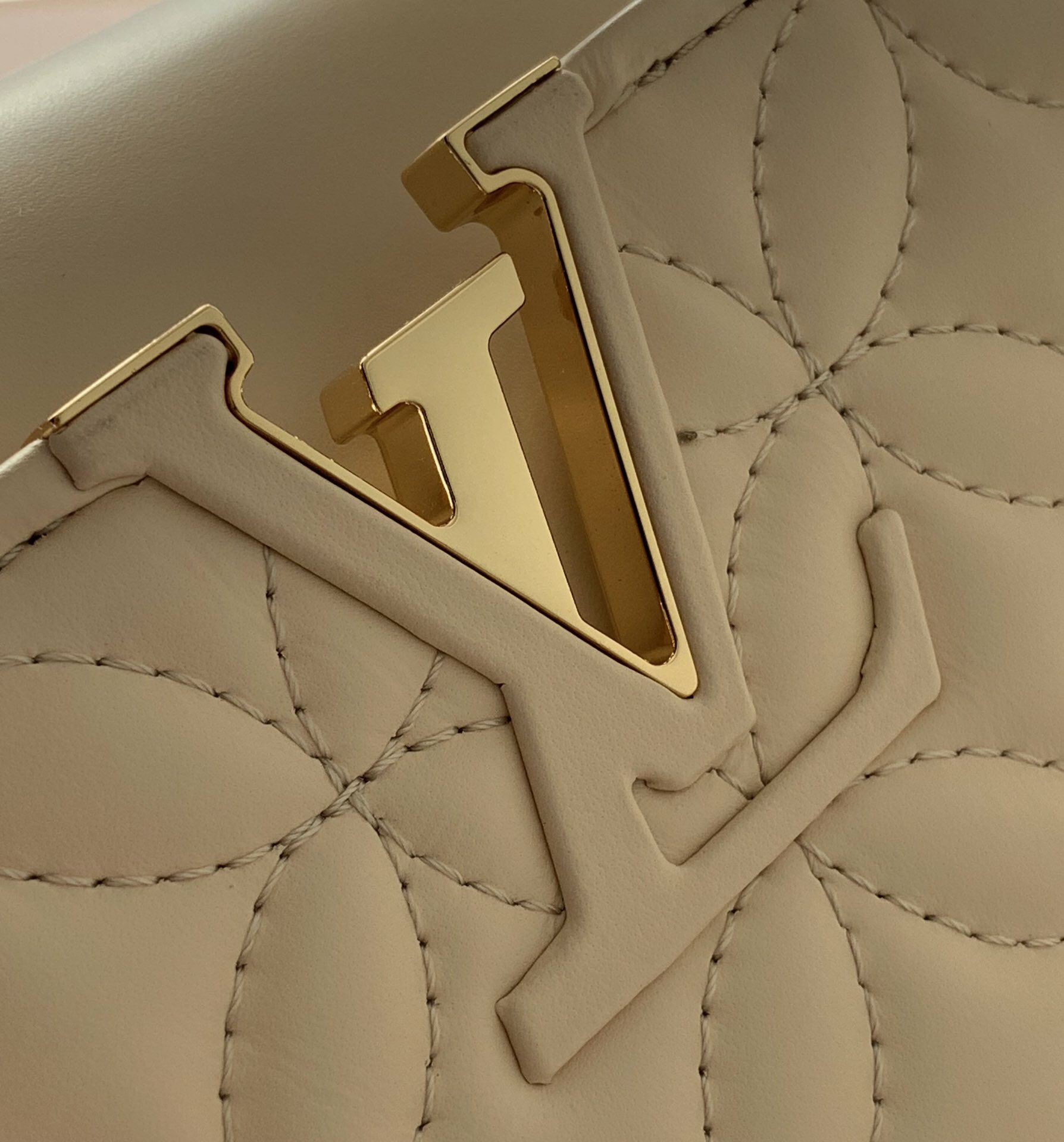 LV Capucines Monogram handbag 27CM