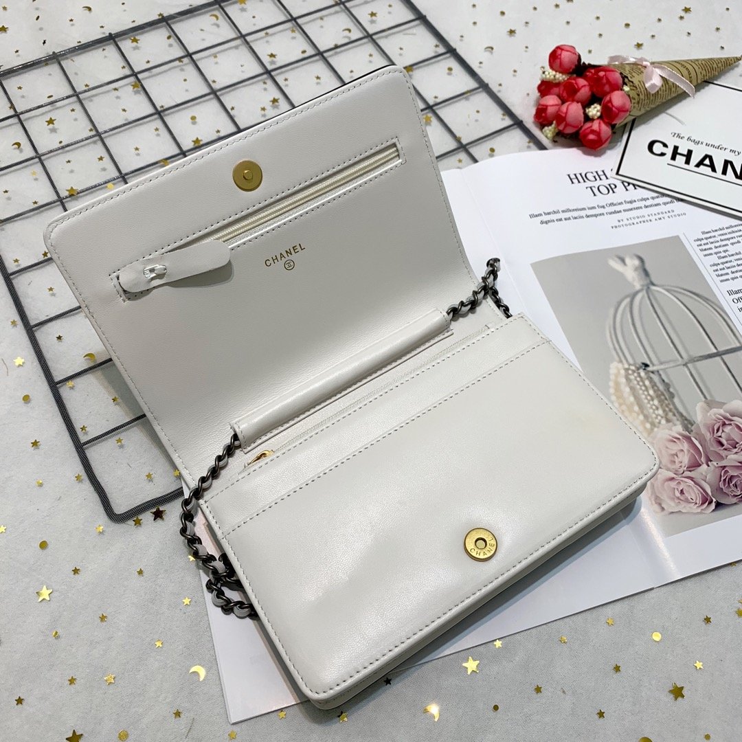 Ch**el Chevron Crinkled Calfskin Gabrielle Woc chain bag