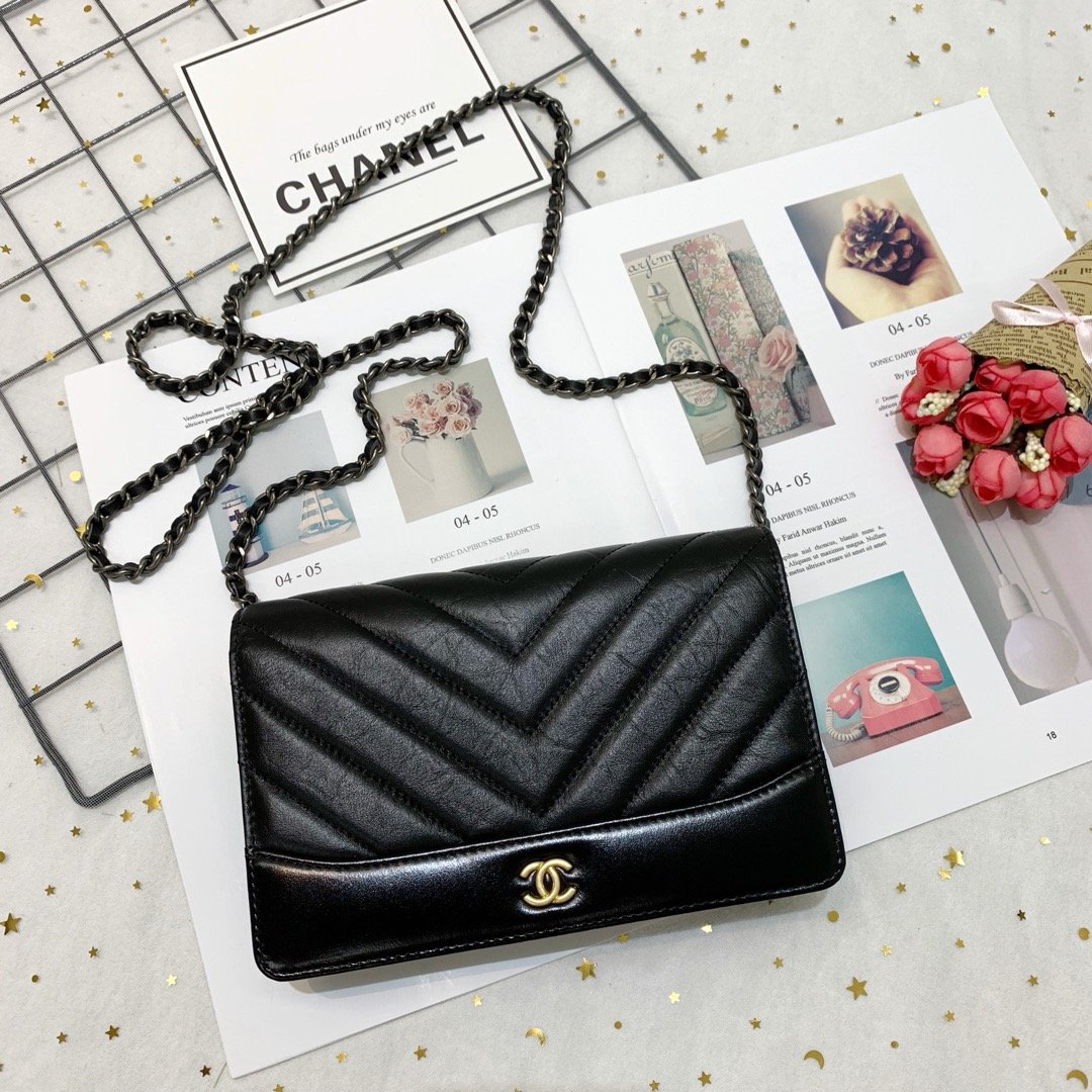 Ch**el Chevron Crinkled Calfskin Gabrielle Woc chain bag black