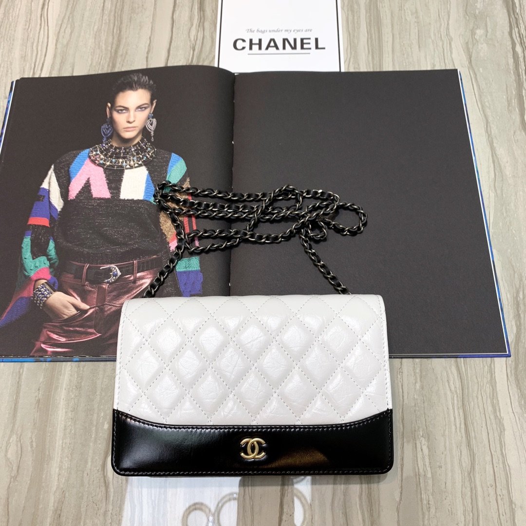 Ch**el Calfskin Gabrielle Woc bag 01