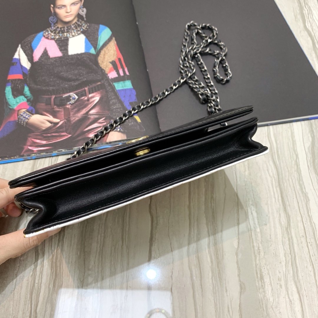 Ch**el Calfskin Gabrielle Woc bag 01