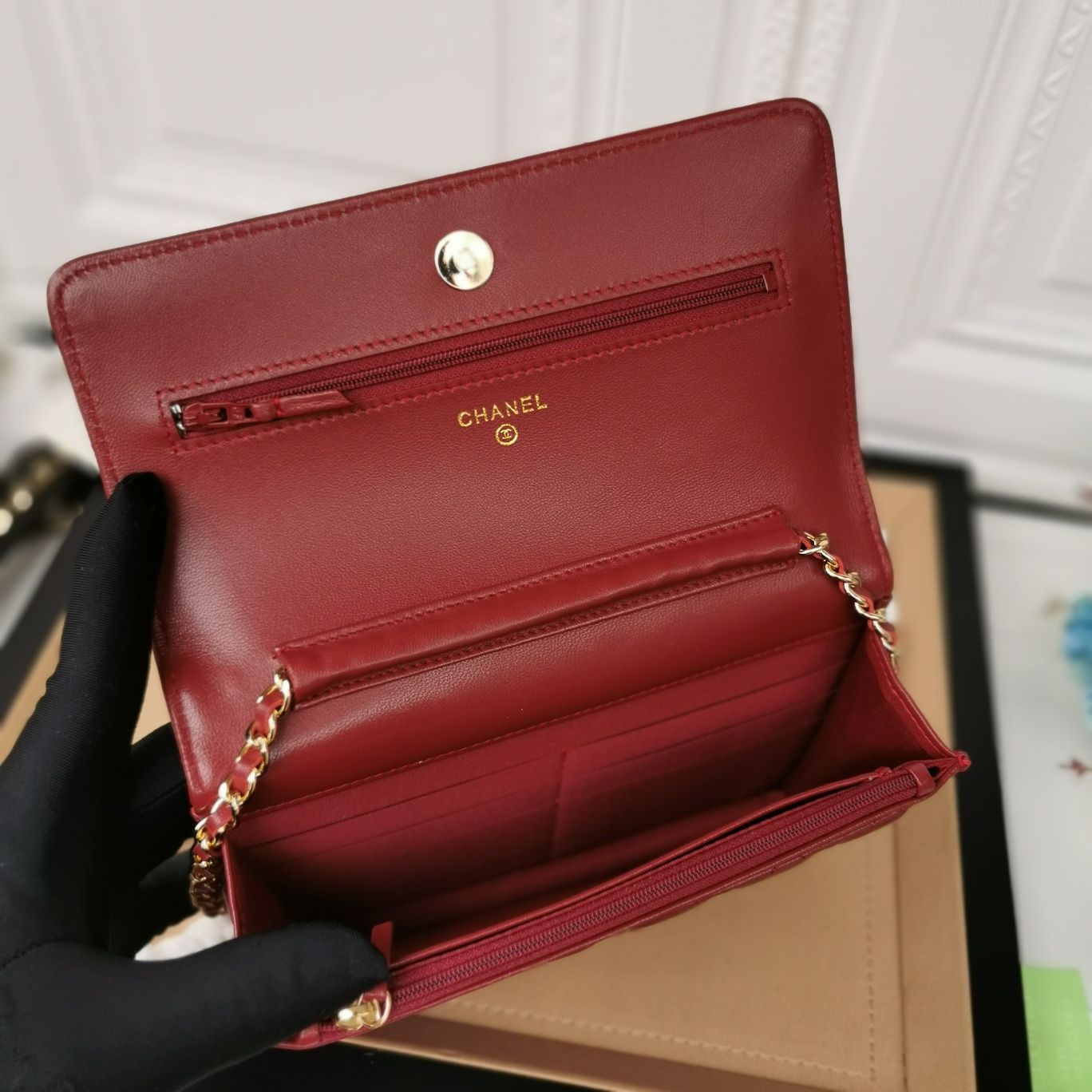 Ch**el Woc Chain wallet Red