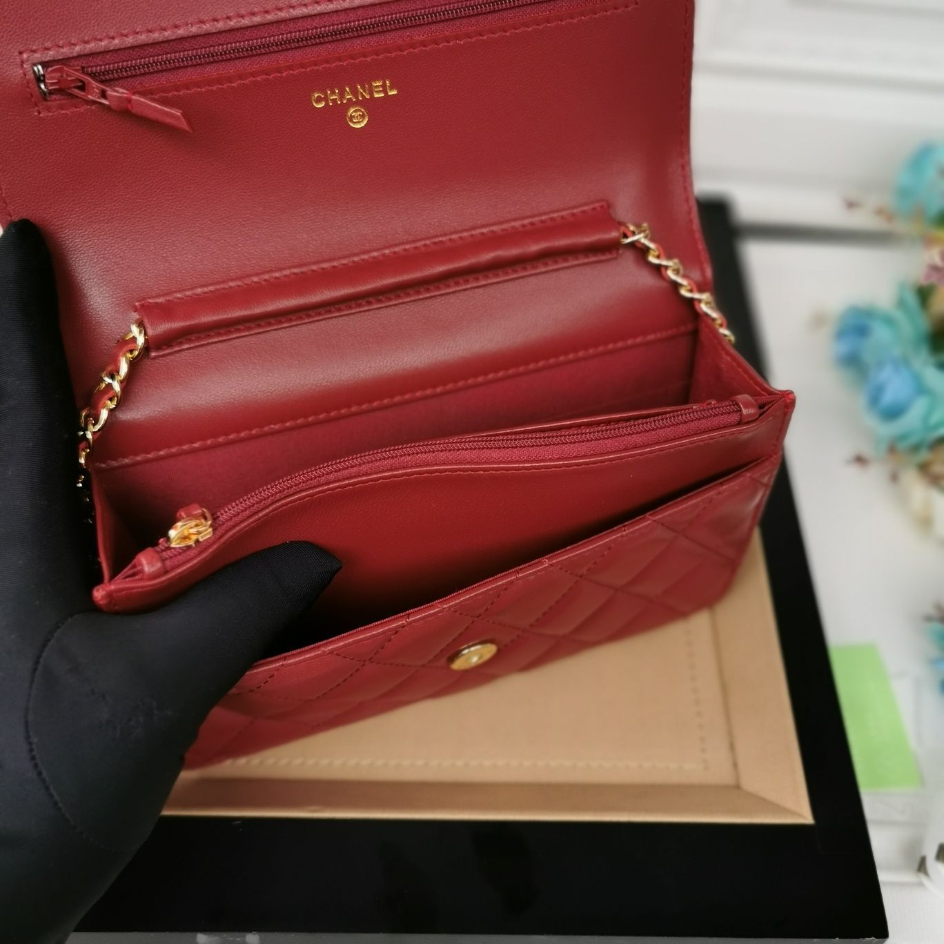 Ch**el Woc Chain wallet Red