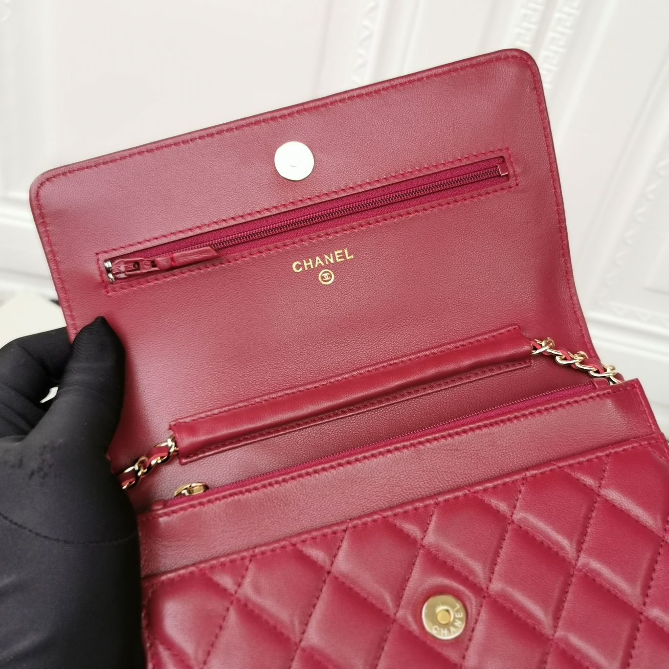 Ch**el Woc Chain wallet Red