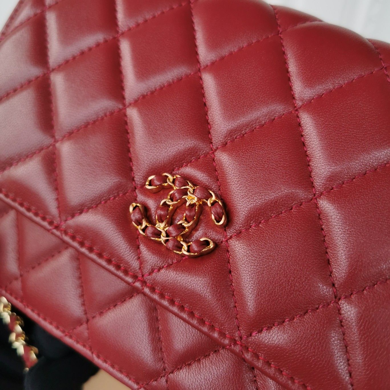 Ch**el Woc Chain wallet Red