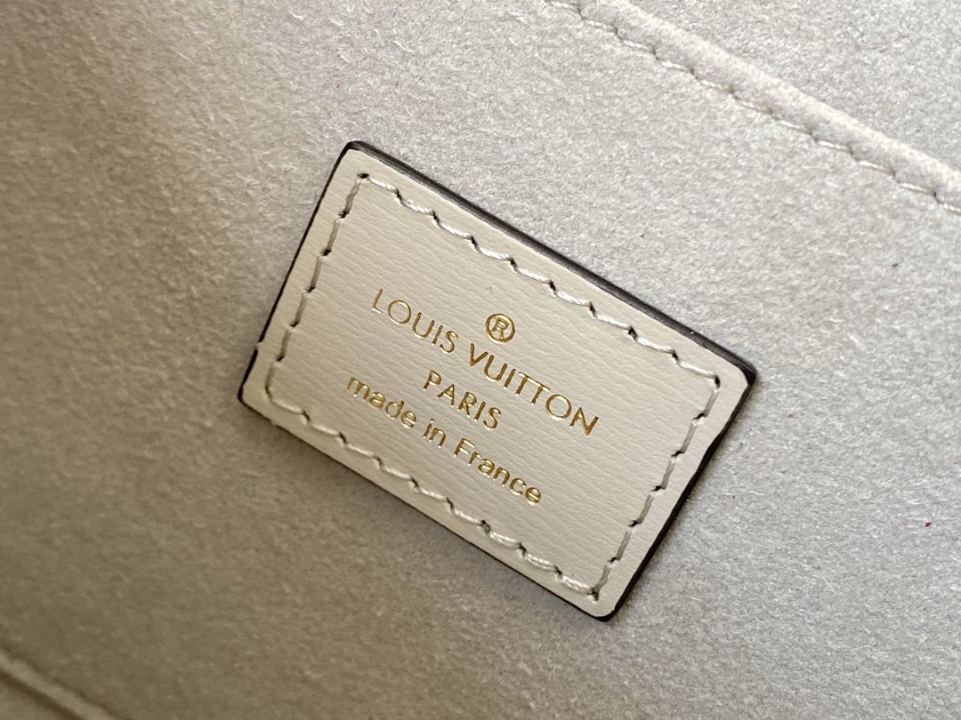 LV Dauphine MM Handbags 25CM