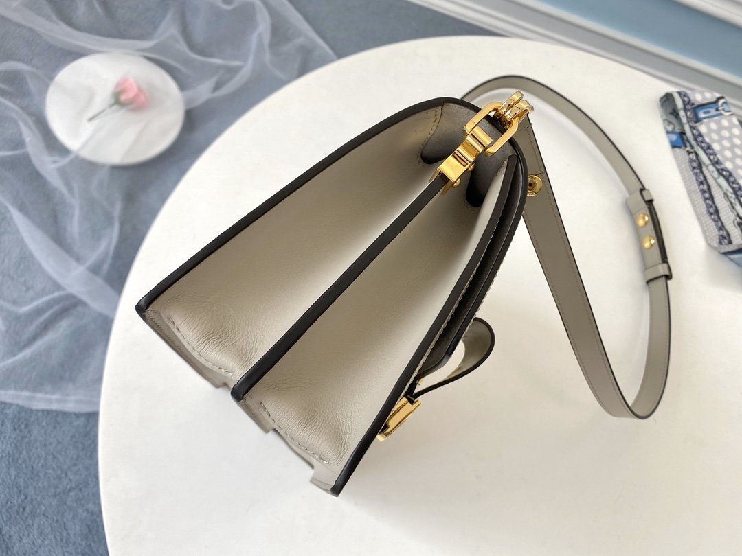 LV Dauphine MM Handbags 25CM