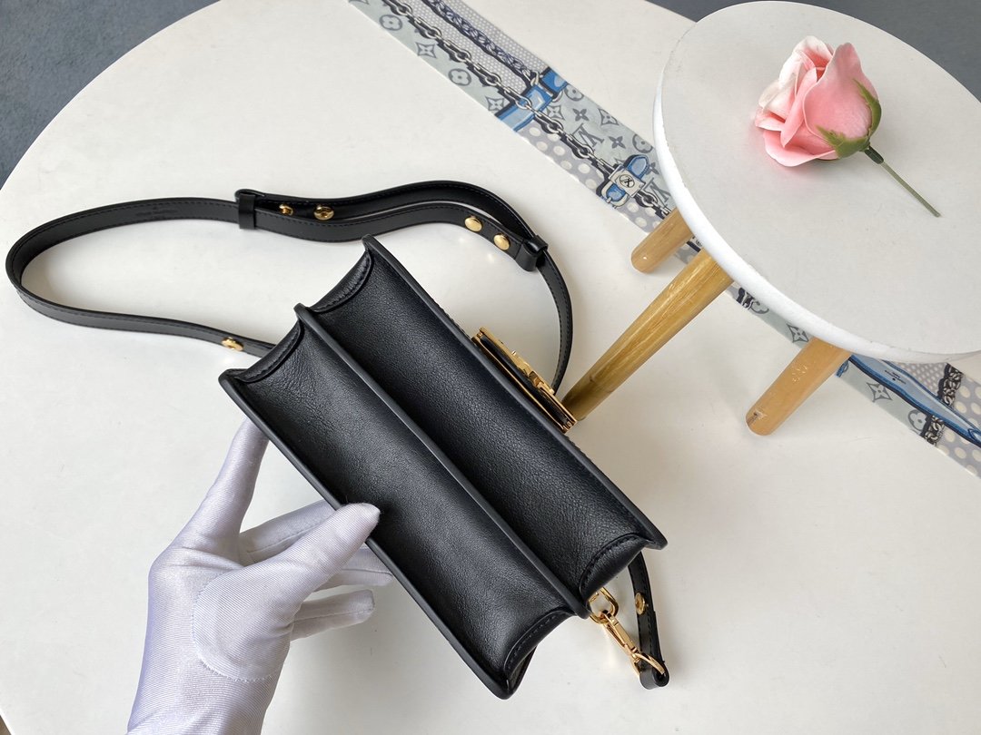 LV Dauphine Handbags 20CM black