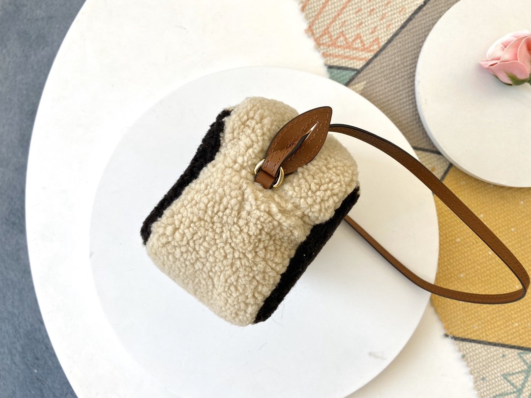 L0vis Vvtt0n Beach Pouch Clutch Teddy bag M68599