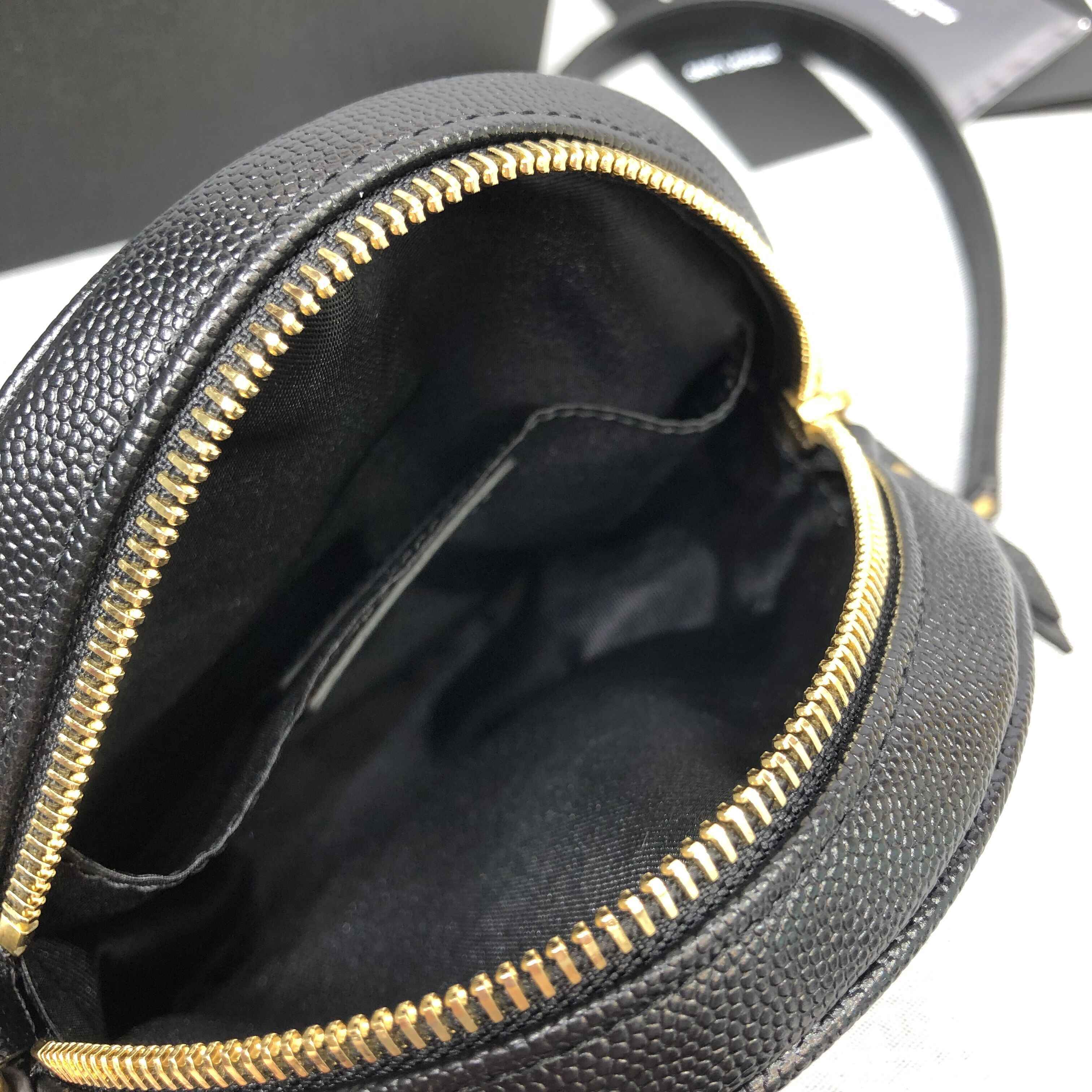 Y51 Vinyle Round Camera Bag Black