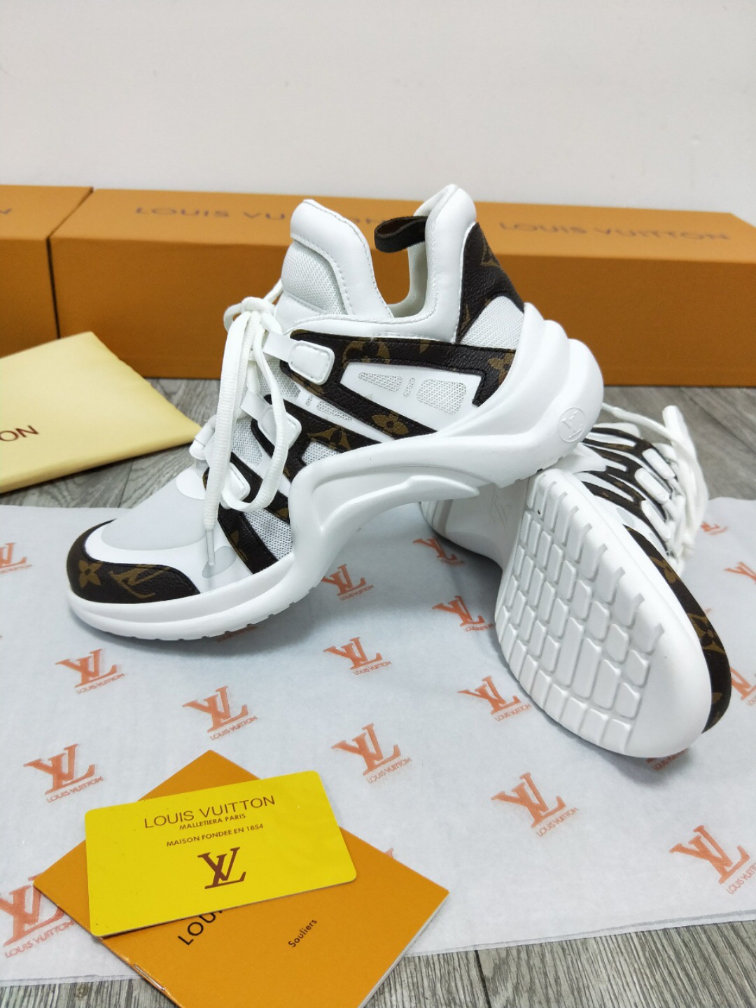 L0vis Vvtt0n Sneakers