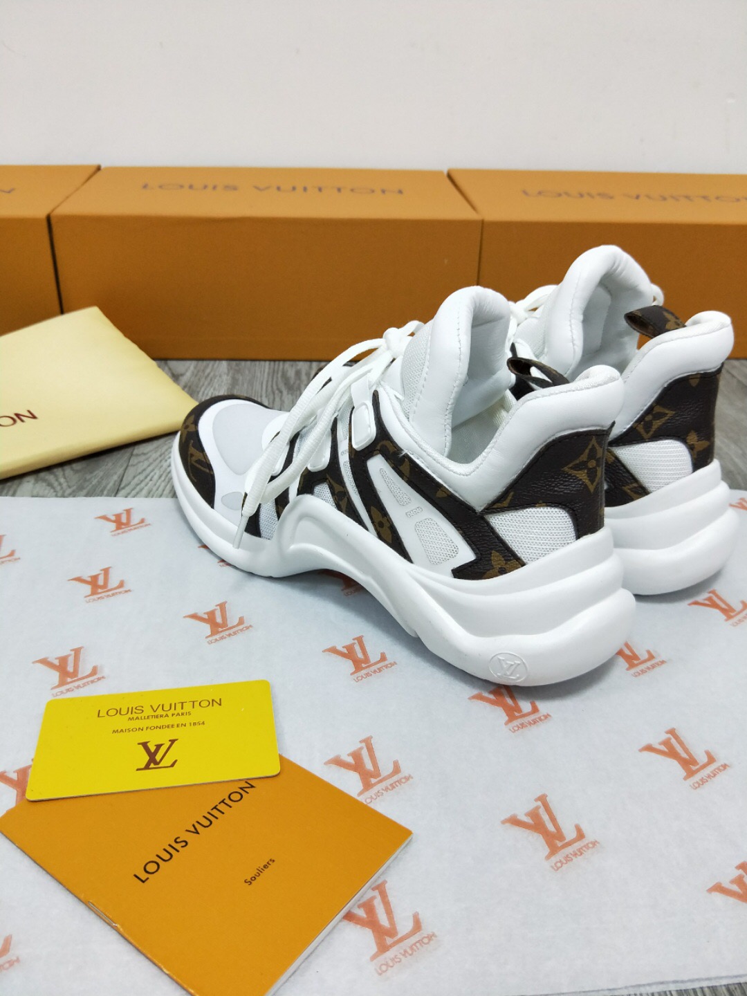 L0vis Vvtt0n Sneakers