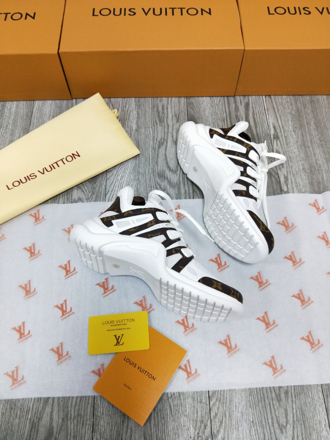 L0vis Vvtt0n Sneakers