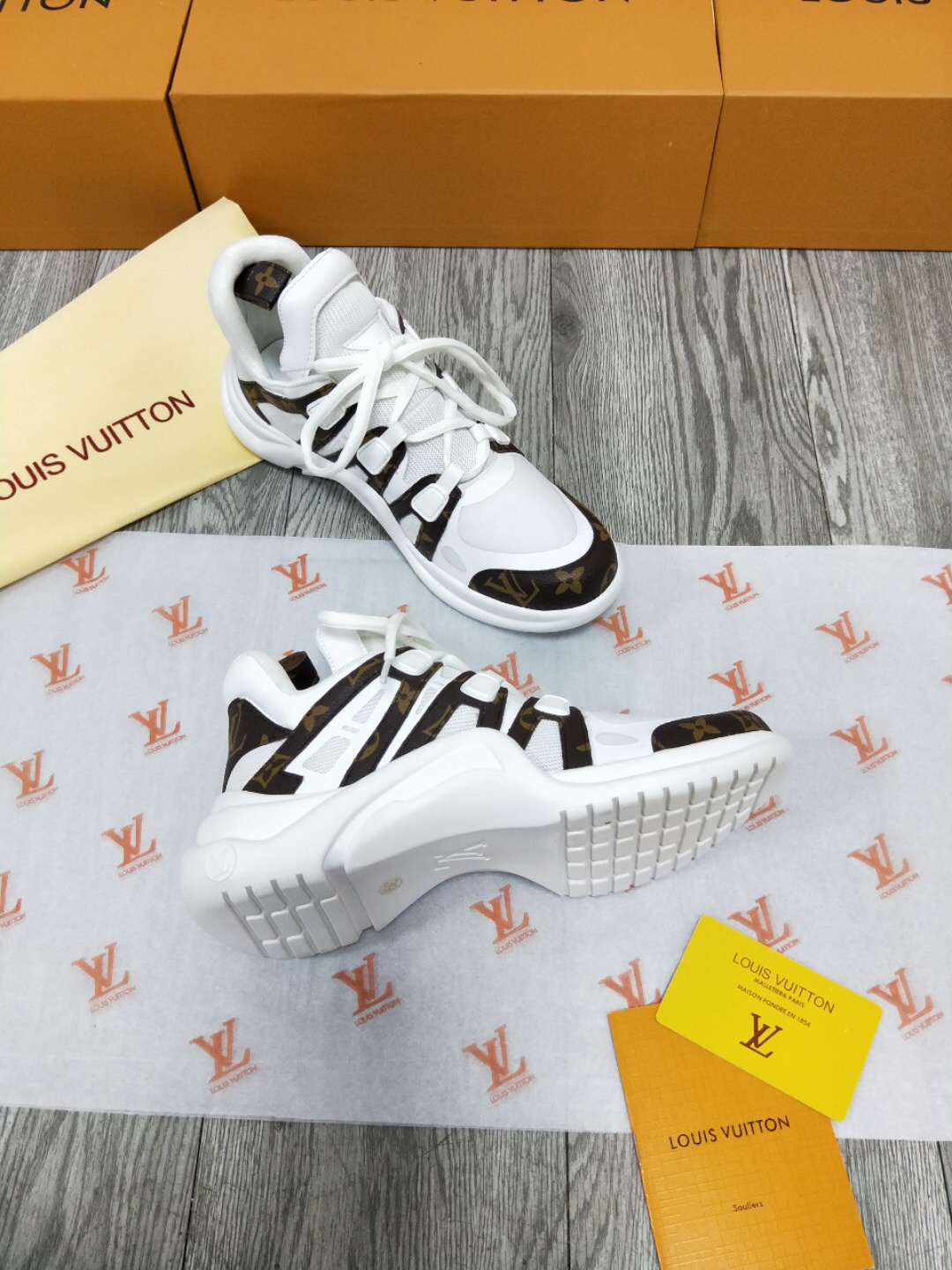 L0vis Vvtt0n Sneakers
