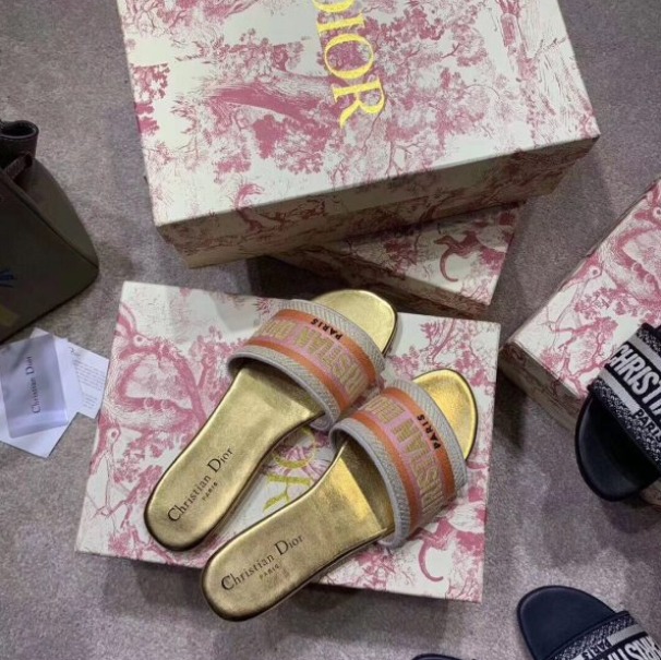 D10r Slippers