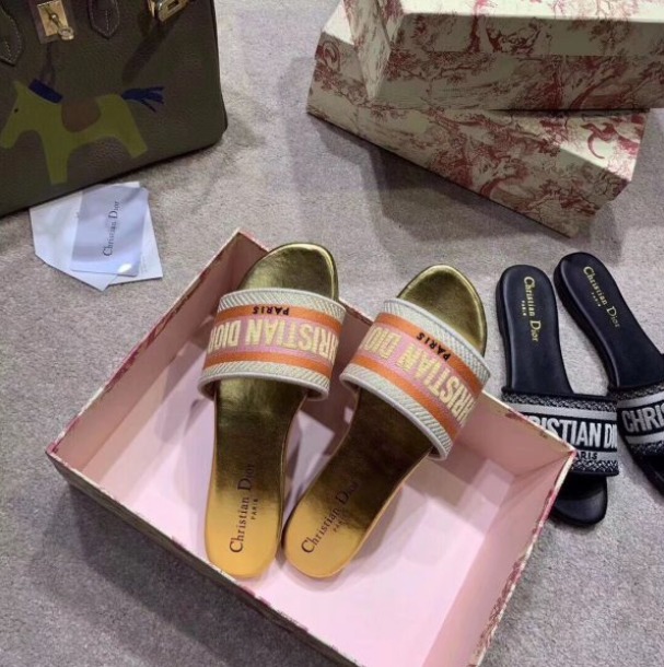 D10r Slippers