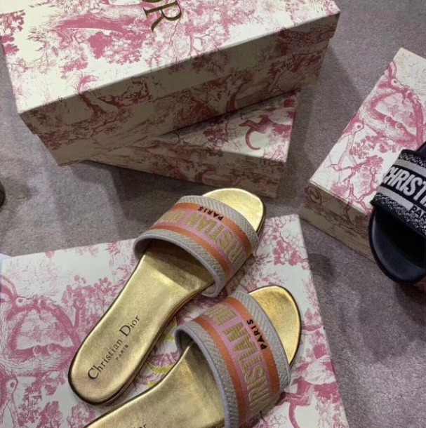 D10r Slippers