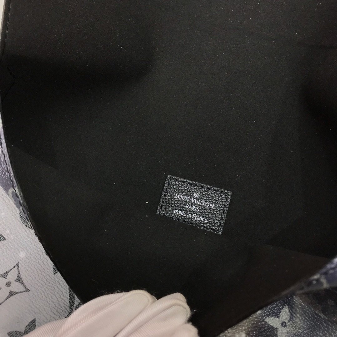 LV Pouch Alpha Triple N44417