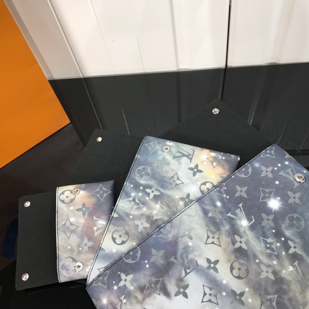 LV Pouch Alpha Triple N44417