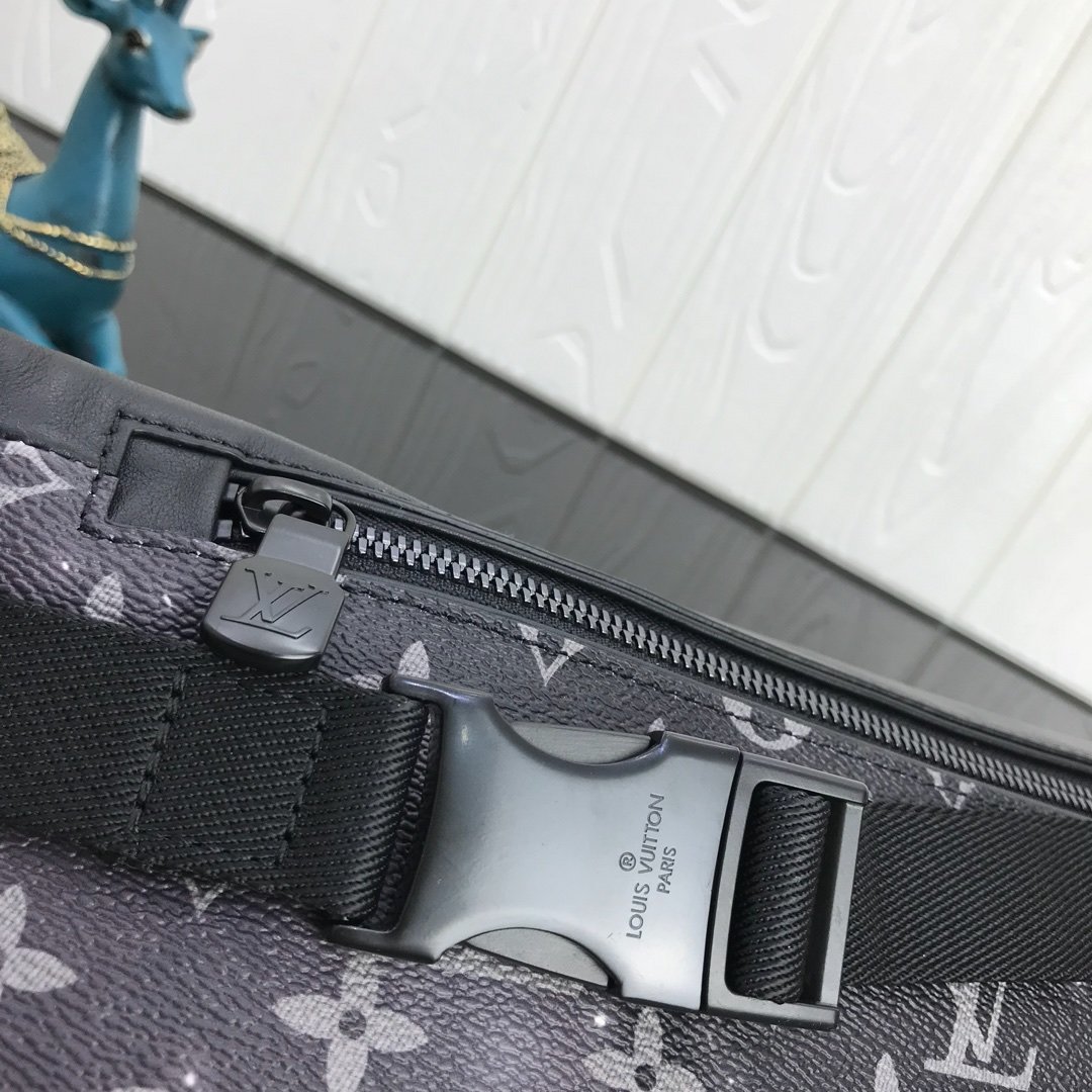 LV DISCOVERY BUMBAG Monogram Galaxy