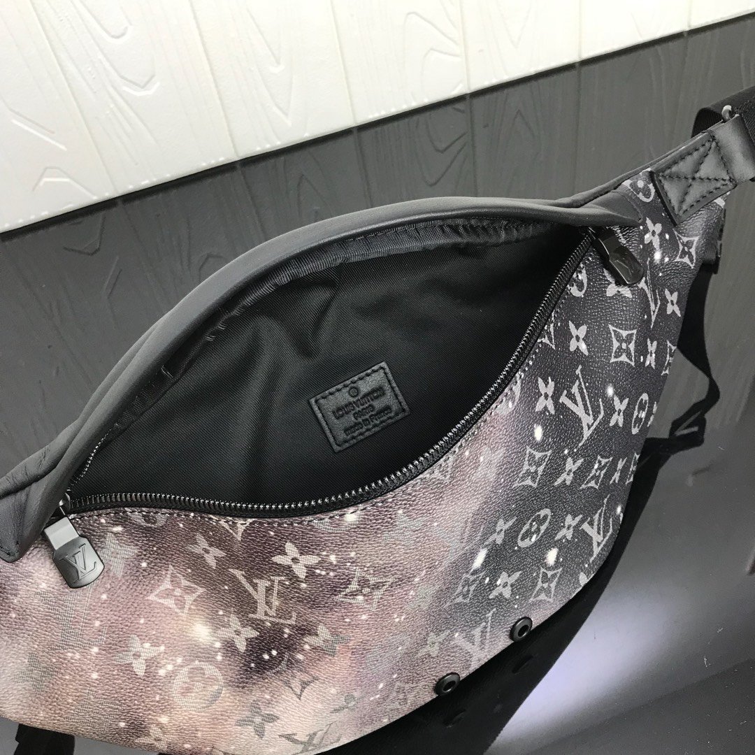 LV DISCOVERY BUMBAG Monogram Galaxy