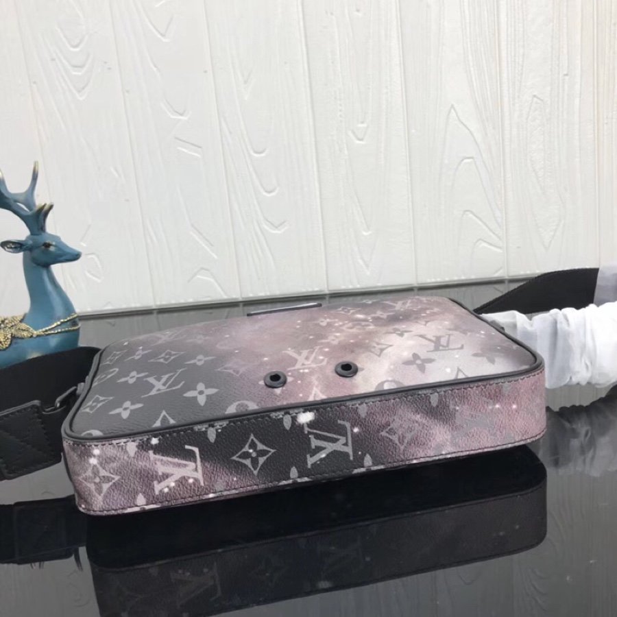 LV Alpha Messenger Bags