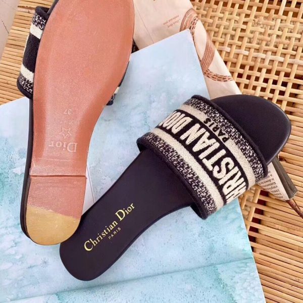 D10r slippers 01