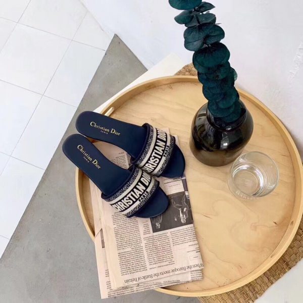 D10r slippers 01