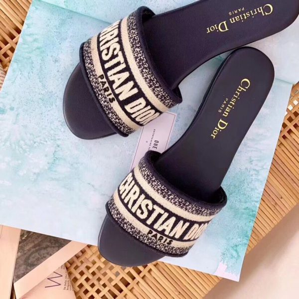 D10r slippers 01