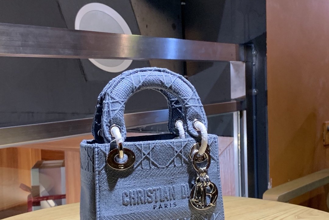Chr1st1an D10r bag 17cm