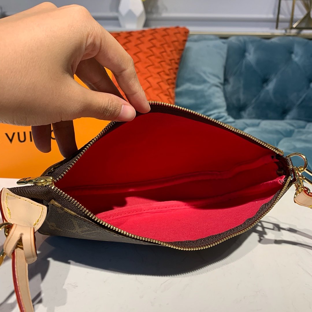 LV POCHETTE ACCESSOIRES