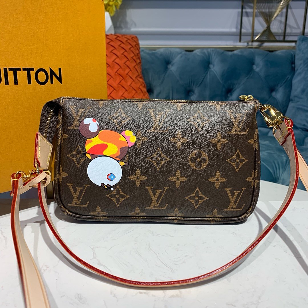 LV POCHETTE ACCESSOIRES 01