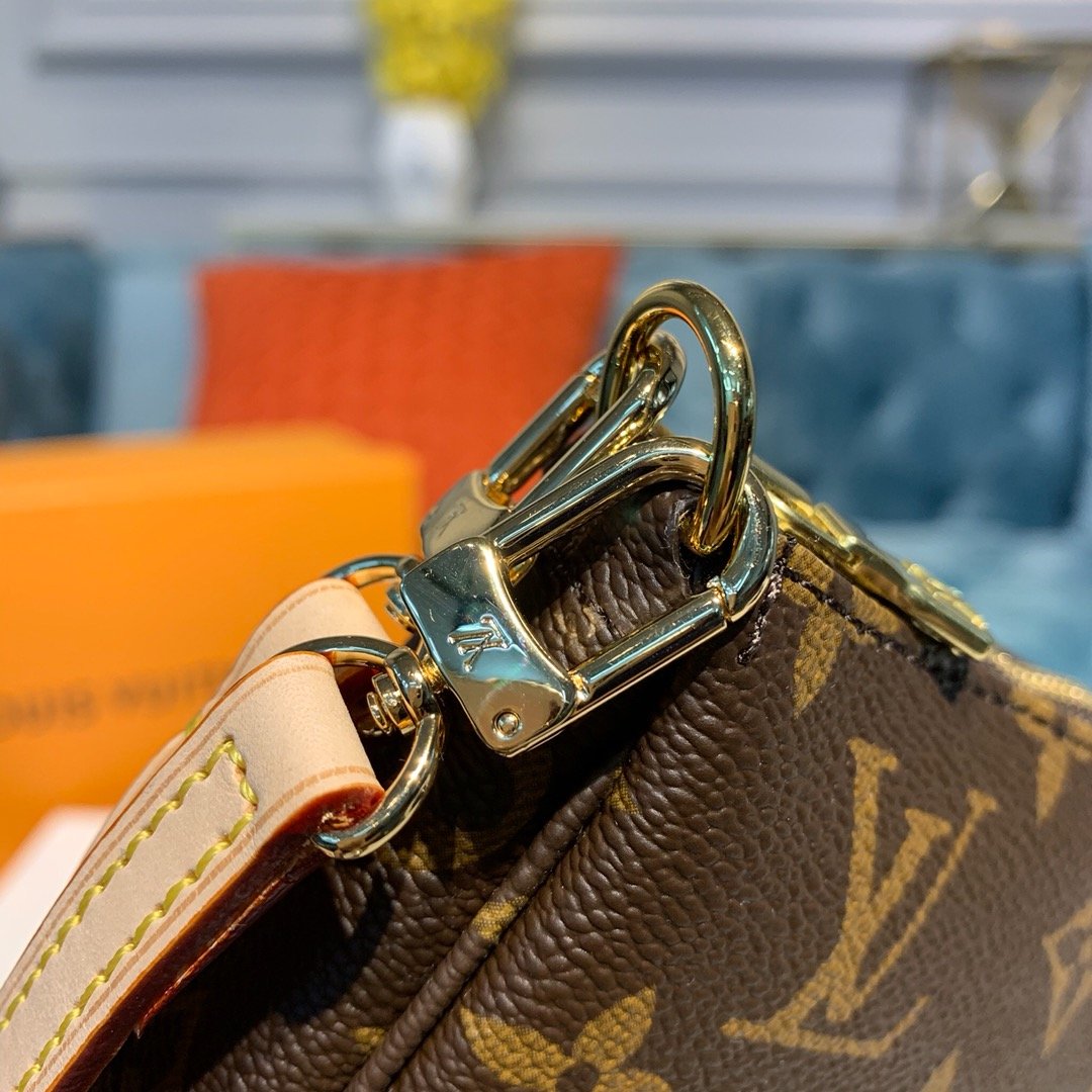 LV POCHETTE ACCESSOIRES 02